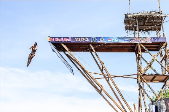 Aidan Heslop Rajai Red Bull Cliff Diving 2026 di Broken Beach