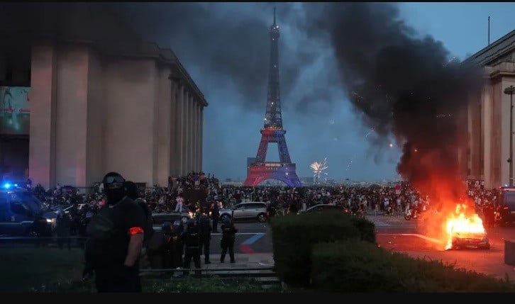 Pesta Juara PSG Berujung Ricuh, Ratusan Suporter Diamankan Polisi Paris