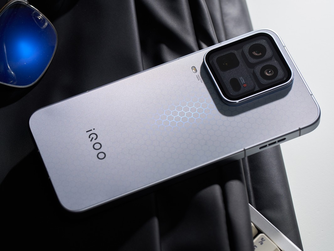 iQOO 16T Diperkirakan Akan Hadir dengan Layar Samsung 2K dan Snapdragon 8 Elite Gen 6