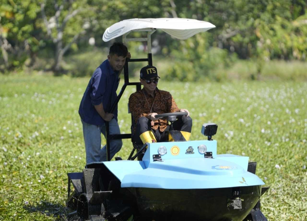 Traktor Perahu Listrik Karya ITS Hemat Energi, Dirancang Khusus Lahan Gambut