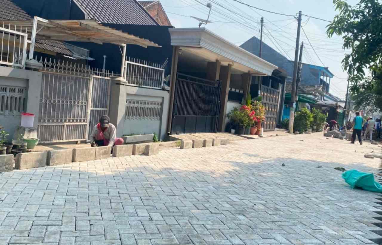 Wow, Jalan Kampung di Mojongapit Jombang Disulap Jadi Jalan Paving
