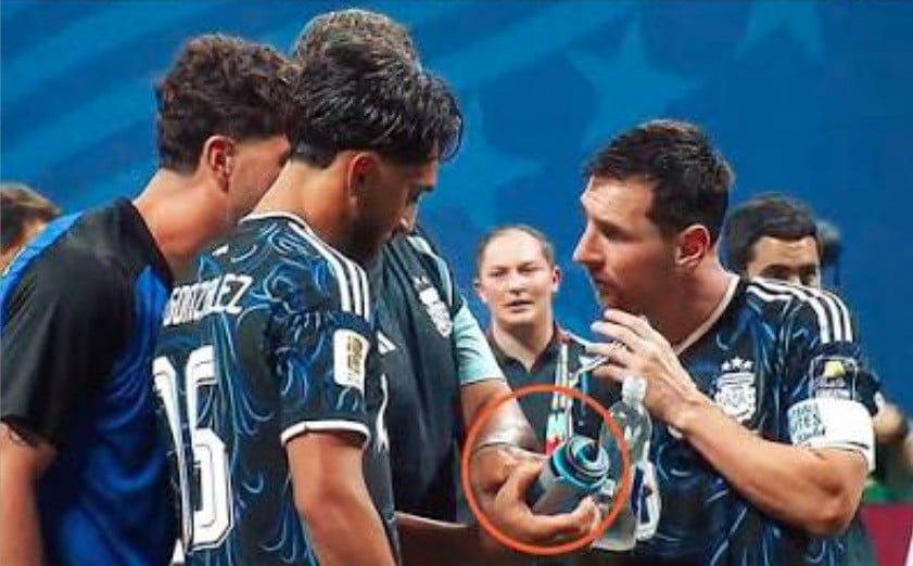 Timnas Spanyol Harus Lihat! Botol Minum Pickford Bikin Messi dan Pemain Argentina Geleng-geleng Kepala