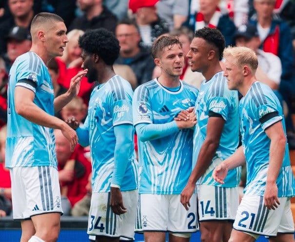 Liverpool Ditahan Imbang, Tottenham Kembali Tumbang