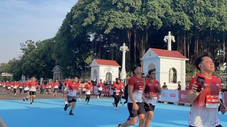 Lari 8 Kilometer dengan Kostum Spider-Man, Sugitno Curi Perhatian di Merdeka Run 2026