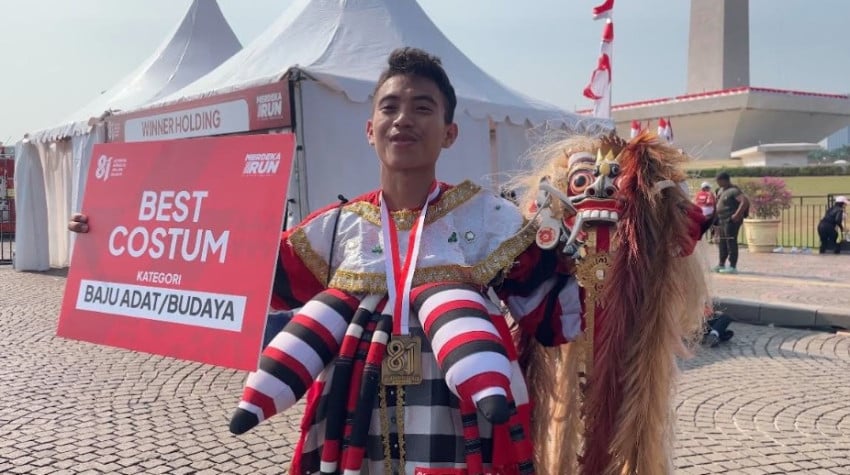 Lari 8 Kilometer Pakai Kostum Leak Bali, Dika Raih Best Costume Budaya di Merdeka Run 2026
