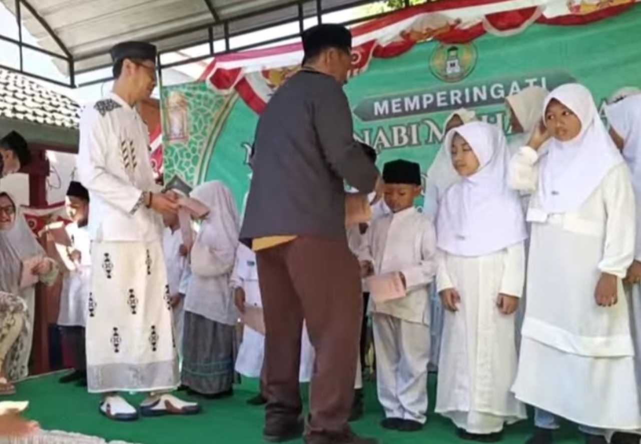 Maulid Nabi di SDN Citrodiwangsan 02 Lumajang Santuni 20 Anak Yatim Piatu