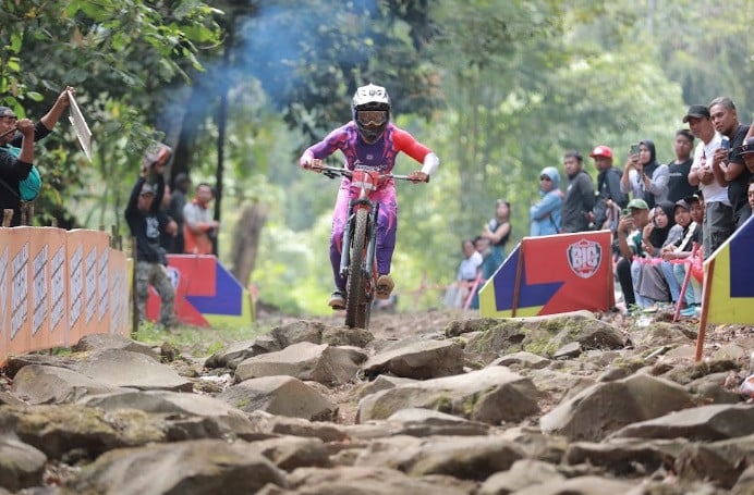 Sengit! Agung Prio dan Nilna Murni Juara BIG Downhill 2026 di Medan Ekstrem Lereng Ijen