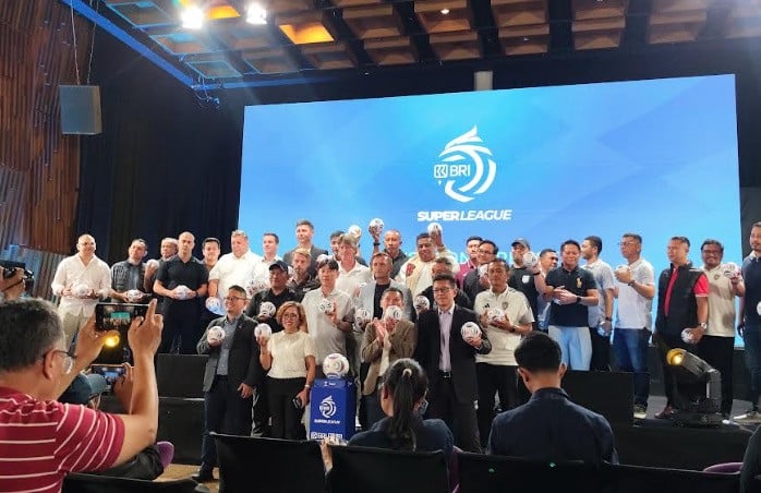 Viral, Momen STY dan Erick Thohir Berpelukan di Seremoni Super League 2026-2027